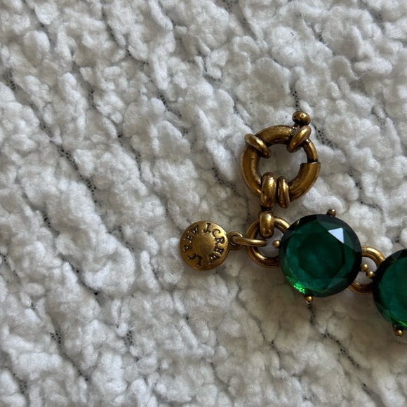 Elegant Green Statement Necklace - Picture 4 of 13